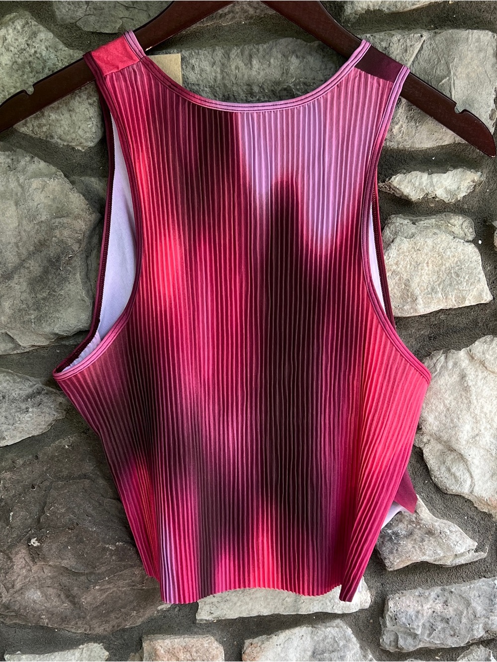 NEW Size Medium Nike AeroSwift
Womens Dri-FIT Pink ADV Cropped Running Tank Top - Picture 9 of 9